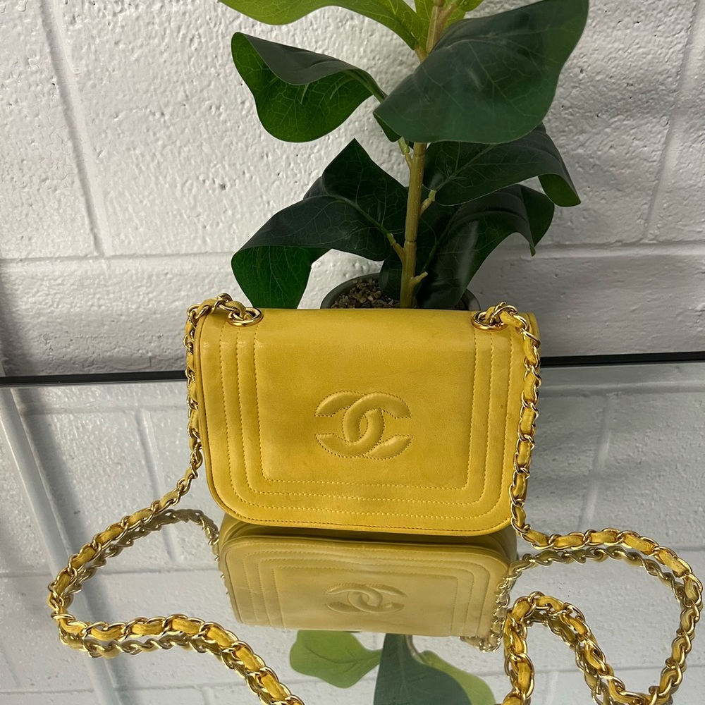 Yellow cute GUARANTEED AUTH CHANEL LAMBSKIN VINTAGE SHOULDER BAG - Picture 4 of 13